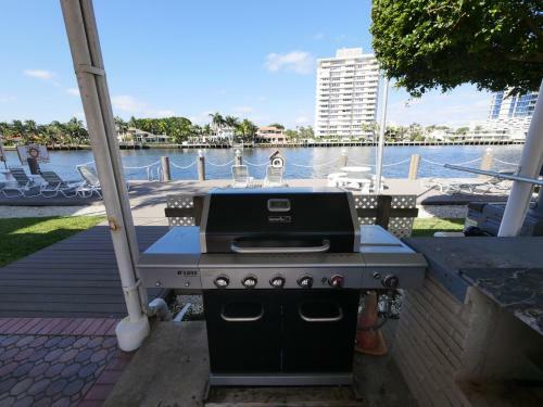 Hotel Holiday Isle Yacht Club