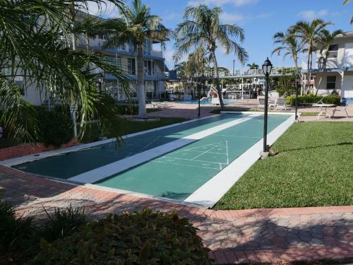 Hotel Holiday Isle Yacht Club