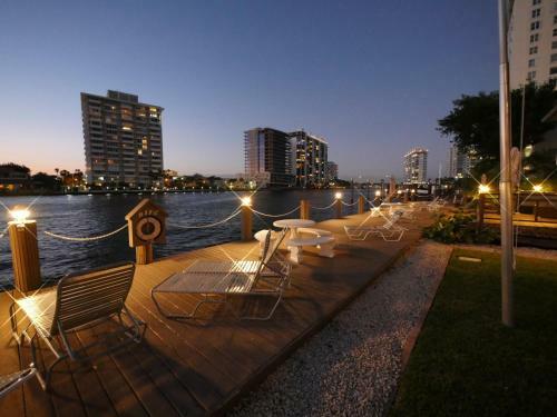 Hotel Holiday Isle Yacht Club