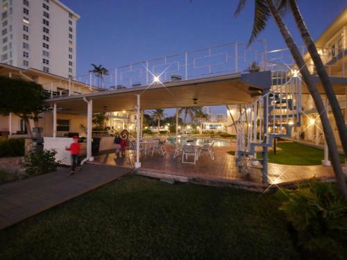 Hotel Holiday Isle Yacht Club