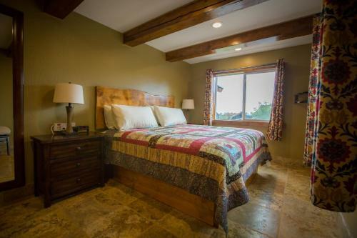 Baycrest Lodge