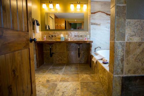 Baycrest Lodge