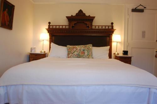 Bed & Breakfast Cedar Gables Inn