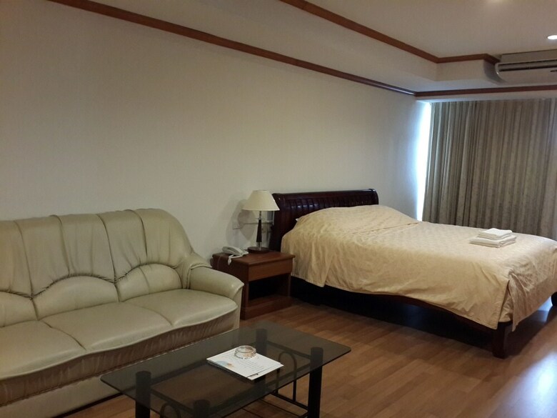 Hotel Nanatai Suites