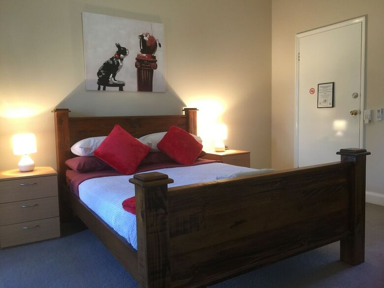 Motel The Nosh & Nod - Howick Street