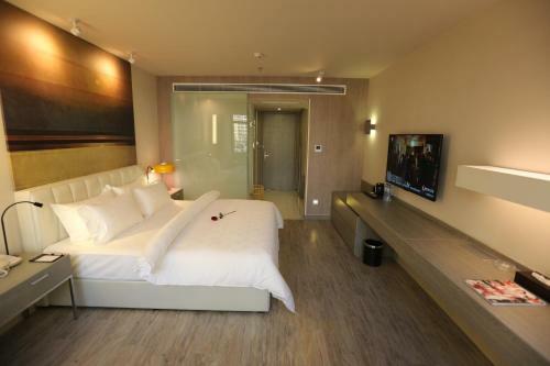 Metropolo Baotou Railway Station And Science University Hotel