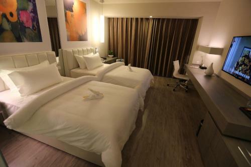 Metropolo Baotou Railway Station And Science University Hotel