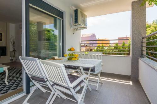 Hostal Apartments Marta