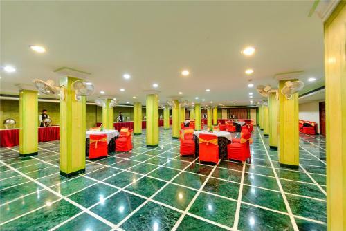 Hotel Ashish Palace