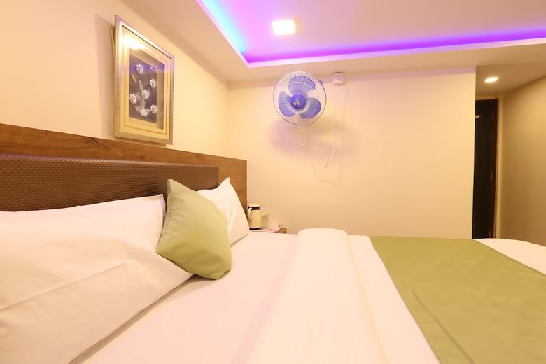 Hotel Happyland