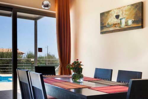 Skala Villa Sleeps 6 Pool Wifi