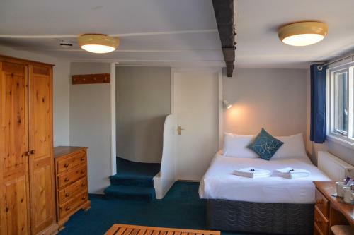 Hotel Llanerch Inn