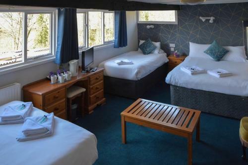 Hotel Llanerch Inn
