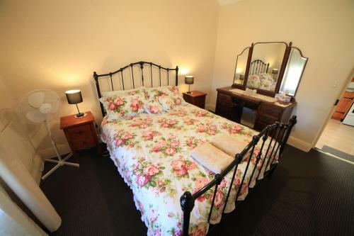 Miss Mabel Cottage