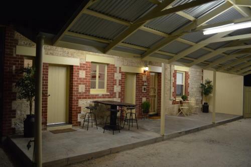 Two Cow Cottage Bed & Breakfast