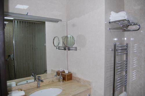 Agsaray Deluxe Hotel