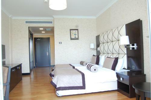 Agsaray Deluxe Hotel