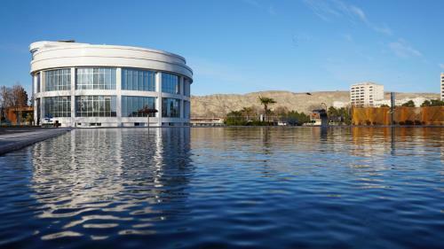 Agsaray Deluxe Hotel