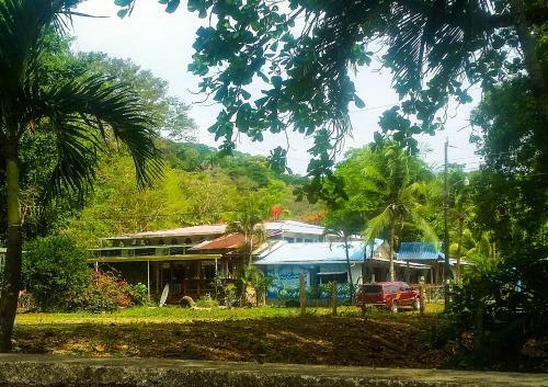 Hostal Surf House Pavones