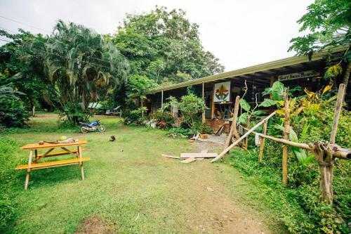 Hostal Surf House Pavones