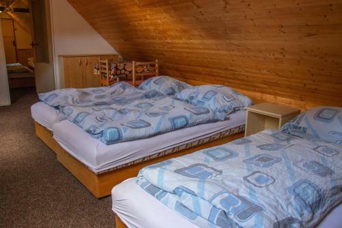 Hostal Chata Z�ti?�