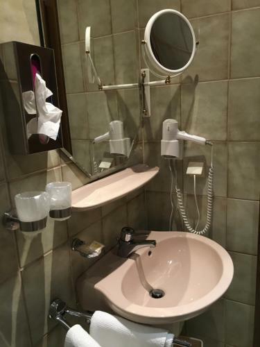 Hotel Gasthof Zur Sonne Winzenhohl