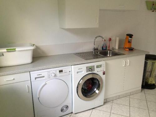 Apartamento Moderne-ferienwohnung-in-ruhiger-lage