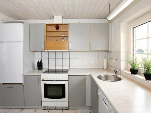 Six-bedroom Holiday Home In Harbo�re 2