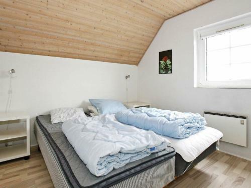 Six-bedroom Holiday Home In Harbo�re 2