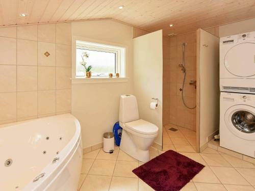 Three-bedroom Holiday Home In N�rre Nebel 10