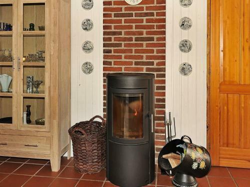 Three-bedroom Holiday Home In N�rre Nebel 16