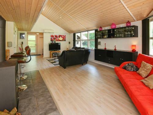 Three-bedroom Holiday Home In N�rre Nebel 4