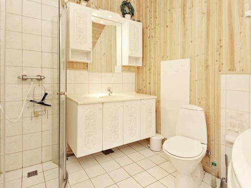 Four-bedroom Holiday Home In Skjern 1