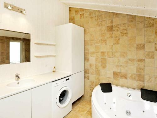 Two-bedroom Holiday Home In Oksb�l 13