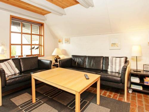 Four-bedroom Holiday Home In Hvide Sande 3