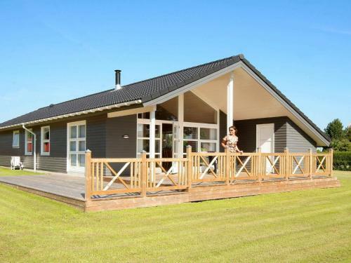 Three-bedroom Holiday Home In R�dvig Stevns 1