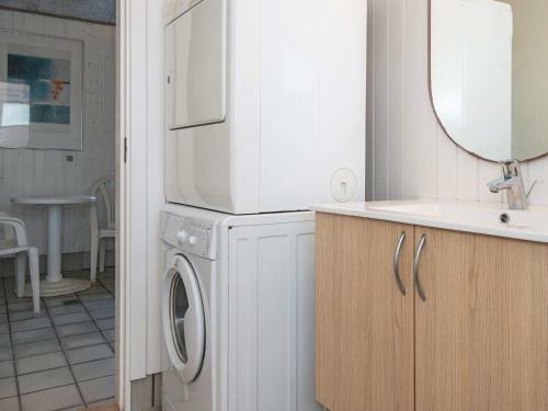 Four-bedroom Holiday Home In Knebel 6