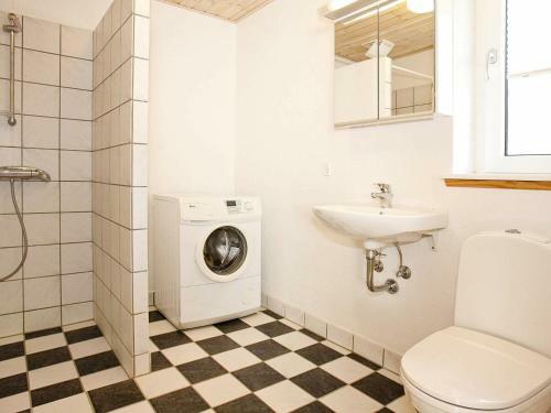 Four-bedroom Holiday Home In Thyholm 1