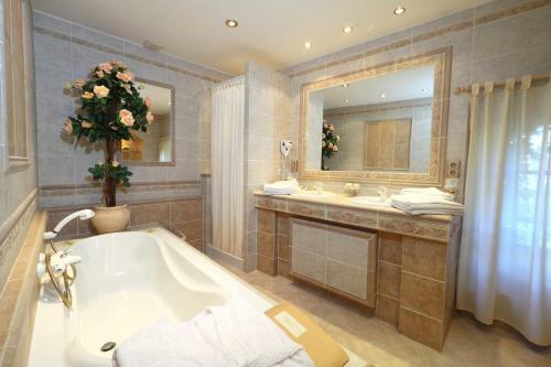 Hotel L'enclos Des Lauriers Roses