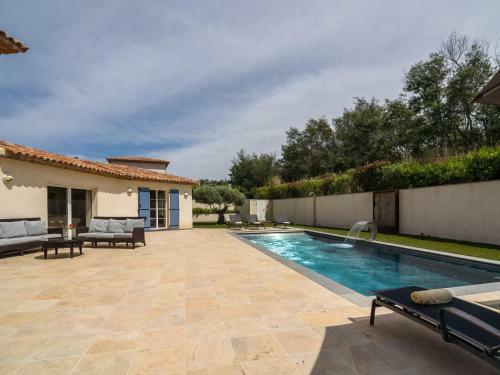Luxurious Villa In Le Plan-de-la-tour With Swimming Pool