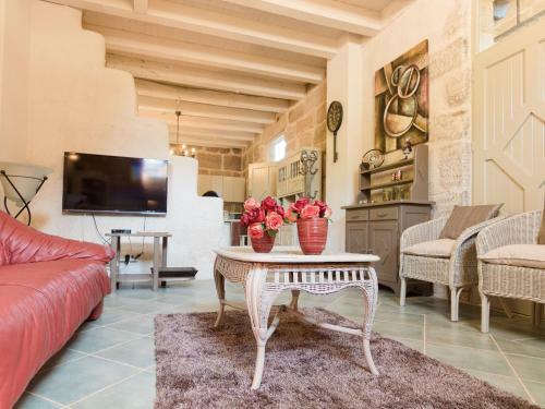 Spacious Mansion In Lacapelle-marival With Heated Pool