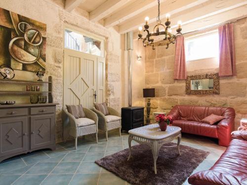 Spacious Mansion In Lacapelle-marival With Heated Pool
