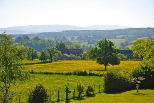 Moulins-engilbert Villa Sleeps 10 Pool