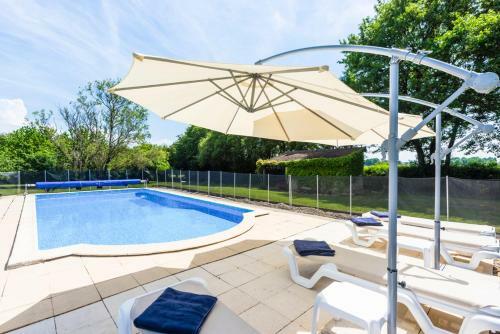 Moulins-engilbert Villa Sleeps 10 Pool