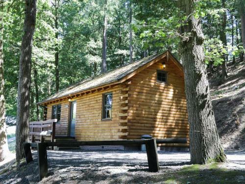 Hollies Lodge