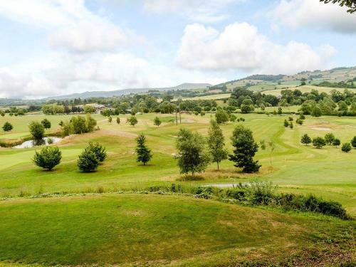 Hollies Lodge