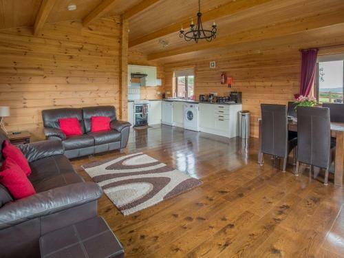 Holly Lodge, Bodmin