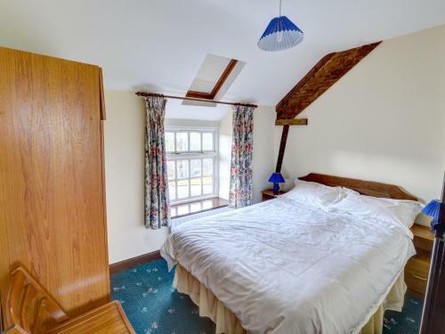 Rustic Apartment In Brecon With Fireplace