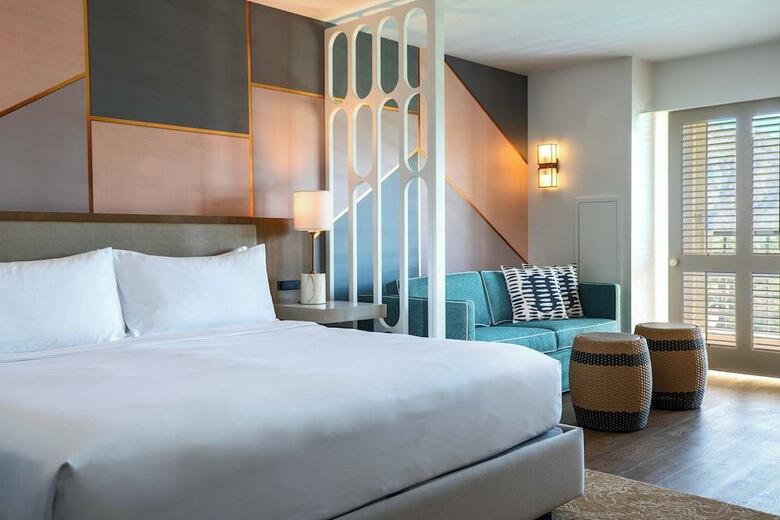 Hotel Renaissance Esmeralda