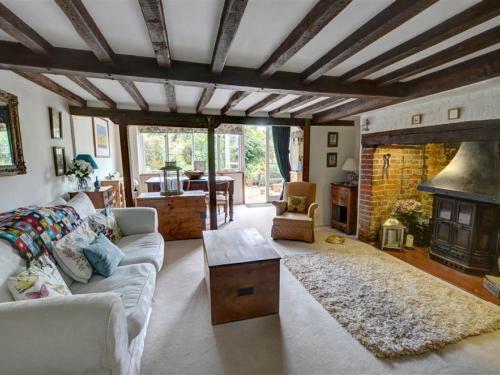 Charming Holiday Home In Cranbrook With Fireplace